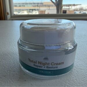 Total Night Cream Repair + Restore — White and Teal
